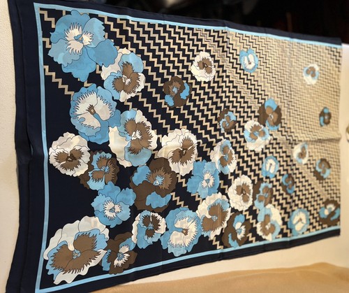 Carlisle Schal 100 % Seide marineblau mit Blumenmuster handgerollte Kanten 58 Zoll x 19 Zoll - Bild 4 von 5