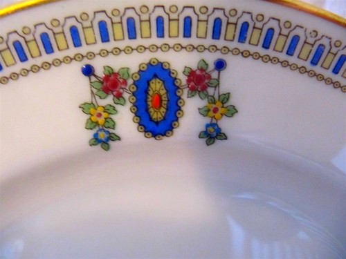 LENOX THE COLONIAL 8 3/8" SALAD PLATE IN EXCELLENT CONDITION - Picture 4 of 6