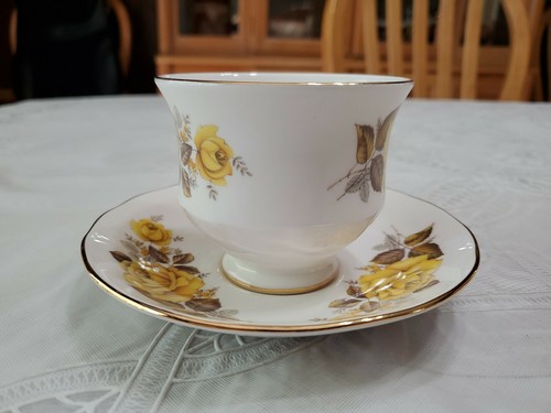 Queen Anne Bone China Cup and Saucer Made in England Yellow Roses #8616 - Picture 2 of 7