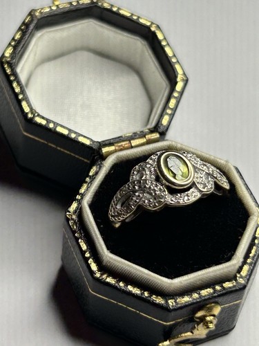 Superb ladies gift! Solid 9ct Gold Peridot & diamond Celtic Knot ring sz L 1/2 - Picture 3 of 4