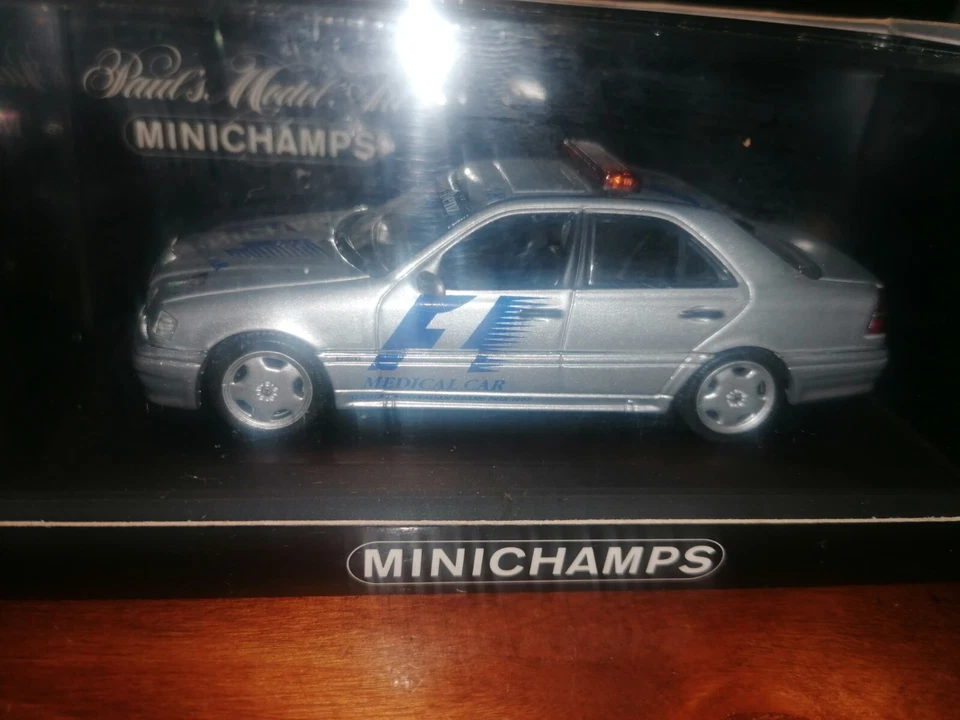 Minichamps 1/43 Mercedes AMG C36 Formula 1 Medical car 430 032166 - Immagine 2 di 4