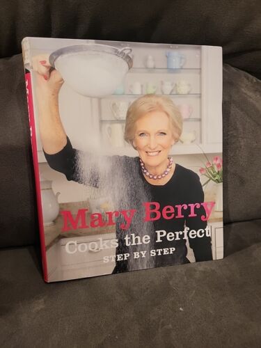 Mary Berry cooks the perfect, BERRY, Mary, Like New Book