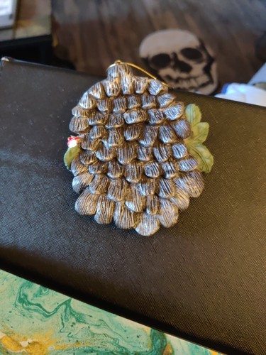 Scotts Holiday Bears Pine Cone Resin Christmas Tree Decoration Ornament - Picture 4 of 5