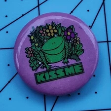 1972 Vintage Pin Button Pinback Frog Kiss Me Pink 1.25" Round Metal