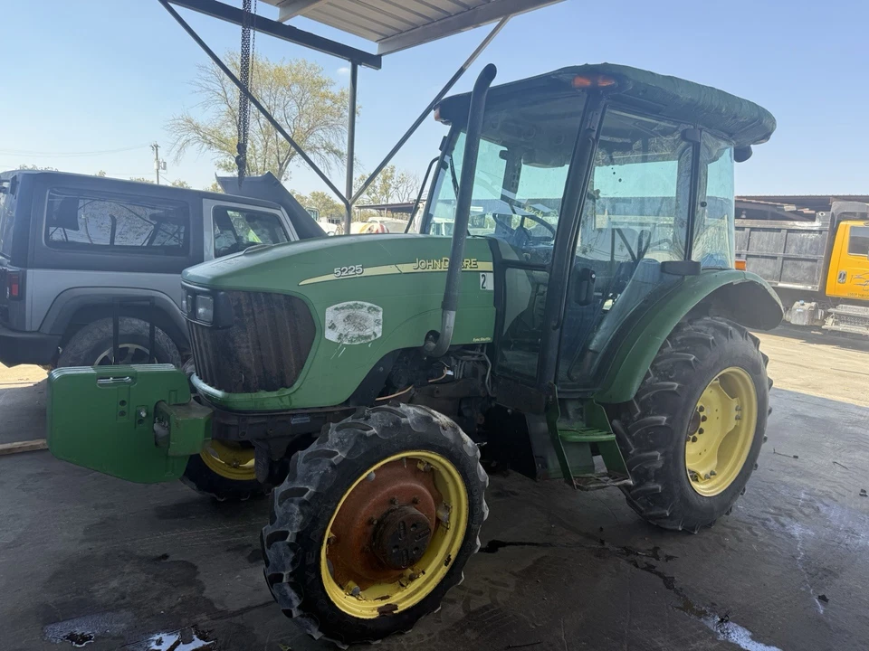 2008 JOHN DEERE 5225 CAB 4WD TRACTOR - Image 2 of 4
