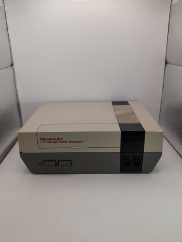 Nintendo NES-001 Konsole NUR ungetestet für Teile/Reparatur NUR ohne Kabel lesen