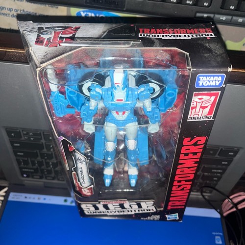 Transformers Chromia Action Figure - War For Cybertron : Seige - Picture 3 of 3