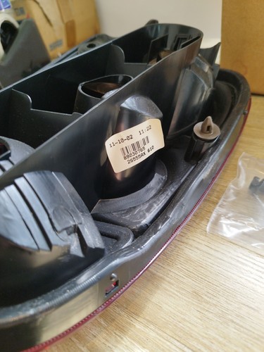 Genuine Nissan Micra K12 Rear Tail Light Left Side B6555AX610 New - Picture 6 of 7