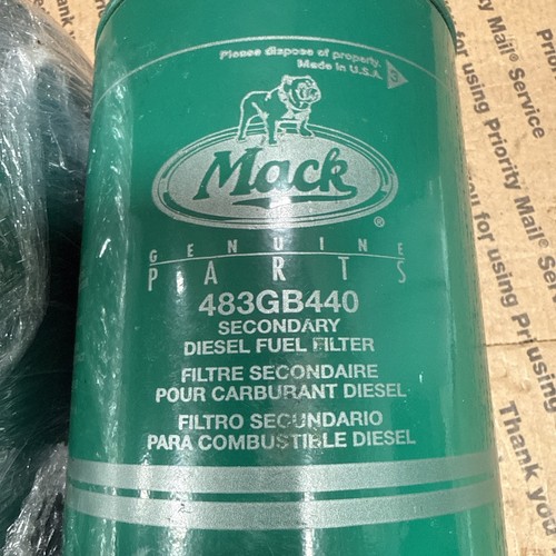 Lote de 2 camiones Mack 483GB440 filtro de combustible diésel secundario tienen arañazos pintura - Imagen 2 de 5