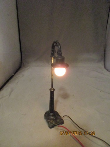 Vintage Lionel, O Gauge, Peacock Street Lamp 58-19 Metal painted works used good - Picture 7 of 7