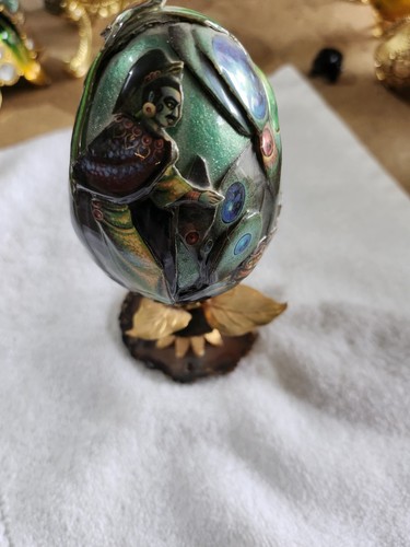 "Figura victoriana floral vintage de huevo de cerámica sobre base ornamentada de 6,25"" de alto (SE 6)" - Imagen 2 de 3