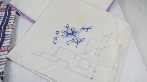 LADIES HANKERCHIEFS VINTAGE 10 TOTAL Women's Hankies Spring Florals Crochet - Imagen 4 de 5