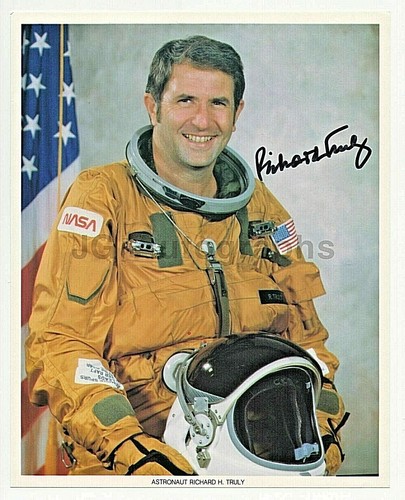 Excellent, Astronaut Richard Truly Signed His Official NASA Color Photograph - Picture 2 of 3