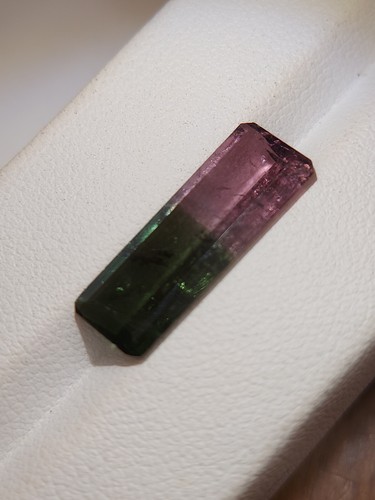 Long bi color Tourmaline gemstone - faceted natural multi color stone 5.00 CTS - Picture 3 of 10