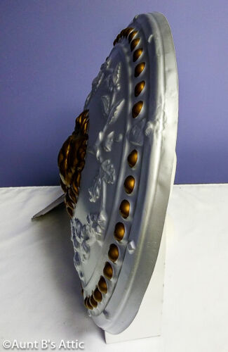 Roman Shield 17" Round Plastic Silver & Gold Lion Crest Prop Shield With Handle - Picture 3 of 4