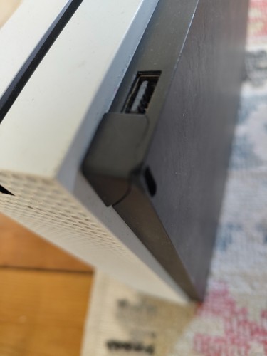 Microsoft Xbox One S Weiß Konsole Model 1681 Nur Gerät - Defekt Ersatzteile/Reparaturen - Bild 7 von 13