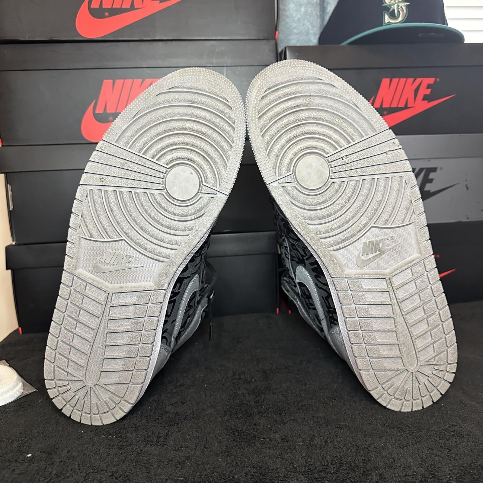 Size 13 - Jordan 1 OG High Rebellionaire - Picture 4 of 5