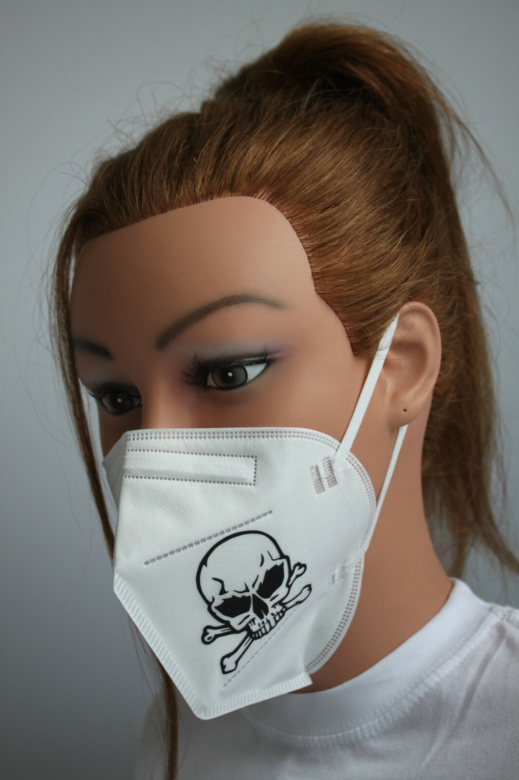 FFP2 Maske Deutsche Herstellung CE2797 zertifiziert mit Druck Totenkopf Knochen 1 FFP2 Maske Deutsche Herstellung CE2797 zertifiziert mit Druck Totenkopf Knochen