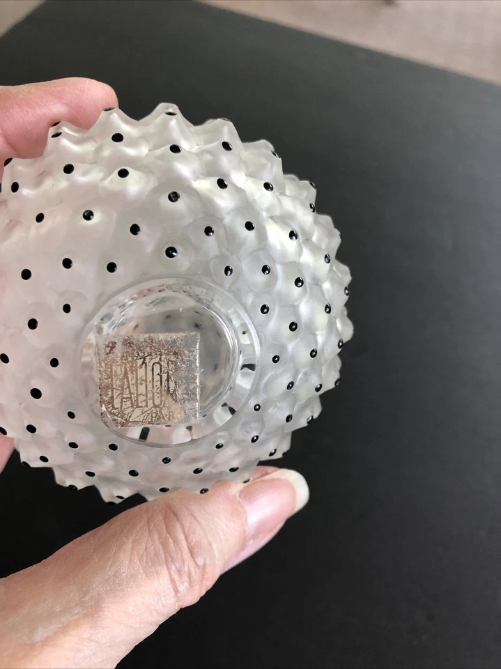 Botella de perfume blanca opaca en forma de esfera Art Deco francesa Lalique de colección rara Foto 3 de 4