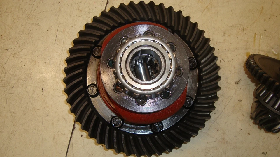 Oliver 1250 Gas Tractor Ring & Pinion Gears - Image 3 of 4