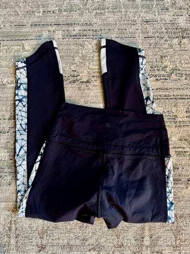 Lululemon Capri, High Rise Navy and Lt Gray Colorblock Leggings, Size 6 - Picture 3 of 12