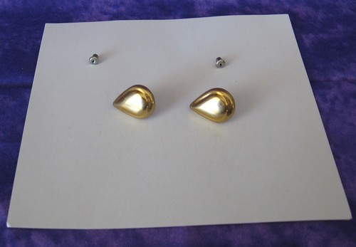 Vintage 1980's-1990's Pierced Earrings Golden Teardrop Shape - Picture 2 of 3