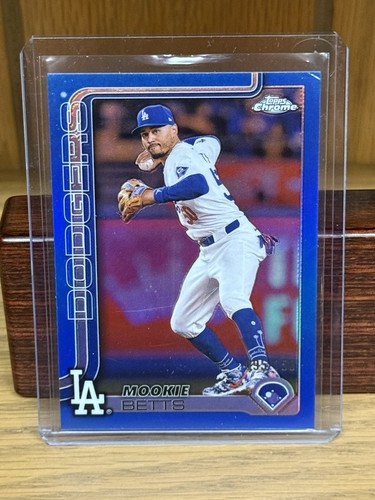 2025 Topps Chrome Mookie Betts Blue Refractor /150 Dodgers