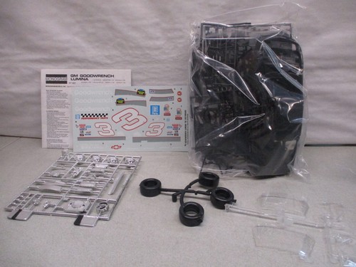 1993 Monogram Dale Earnhardt GM Goodwrench Lumina 1/24 - Picture 4 of 4