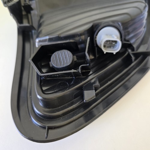 Parking Light Assembly for 2001-2004 Toyota Tacoma - Picture 4 of 4