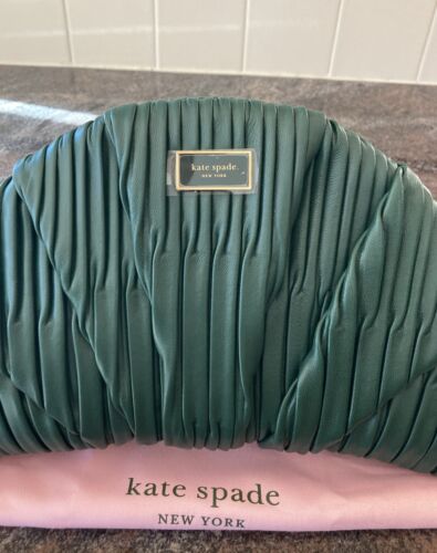 Kate Spade Green Patisserie Pleated 3d Croissant Clutch Medieval Bag Purse NWT - Picture 2 of 14