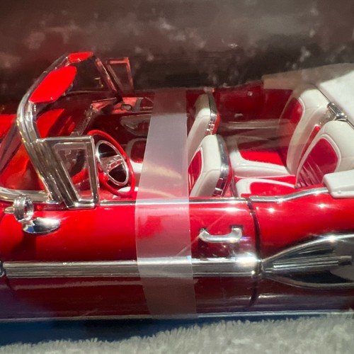 1/18 1958 PONTIAC BONNEVILLE CONVERTIBLE, RED /ROAD SIGNATURE - Picture 3 of 5