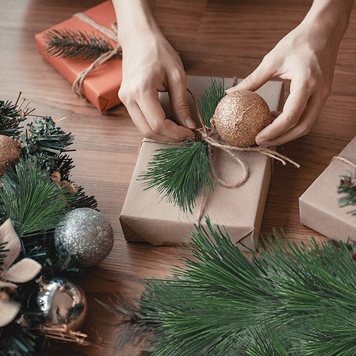 10Pcs Christmas Pine Needles Artificial Pine Branches Green Pine Twigs Stem Pick - Picture 5 of 9