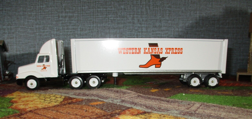 Winross Western Kansas Xpress Diecast Truck 1:64 Scale International Day Cab - Picture 7 of 8