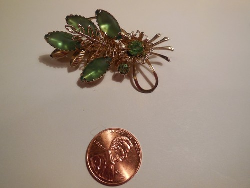 Old Brooch with Green Colored Stones - Picture 2 of 3