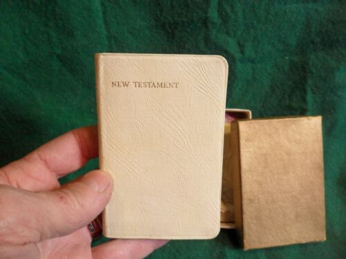 Pocket sized New Testament in Gift Box - 1951 - Picture 2 of 5