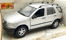Maisto 1/24 Scale Diecast 31947 - 1997 Mercedes Benz ML 320 - Silver