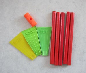 9-Piece-Vintage-Tinkertoy-Pieces-Flags-Red-Rods