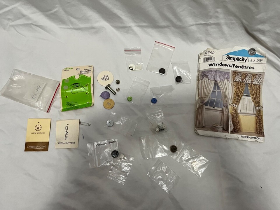 Misc. Lot Vintage Sewing Supplies Thread, Needles, Buttons, appliqués