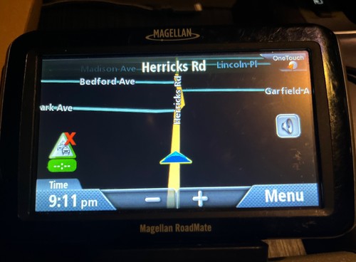 MAGELLAN ROADMATE 3045 GPS Bundle - Mounting Bracket & Car Charger/Power Cord - Picture 1 of 4