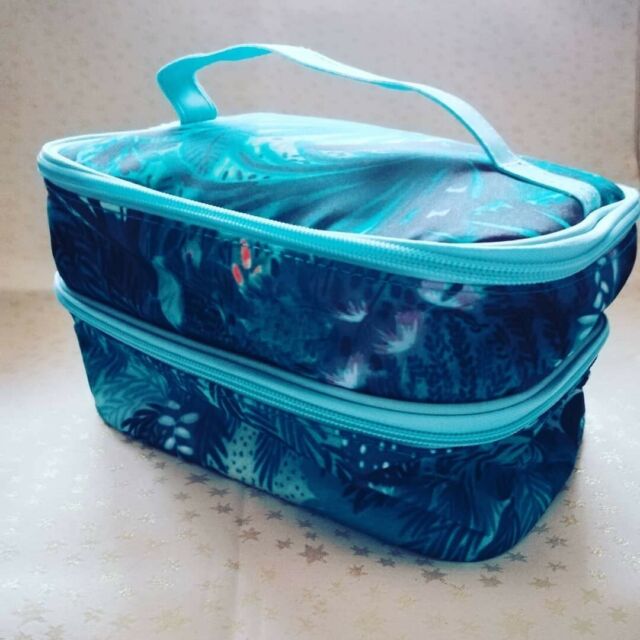 Oriflame Floral Bloom Toiletry Cosmetic Bag RRP £24.99 L:23 x W:14.5 x H:15 cm Oriflame Floral Bloom Toiletry Cosmetic Bag RRP £24.99 L:23 x W:14.5 x H:15 cm