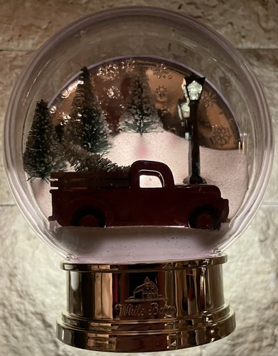 Bath & Body Works 2022 Red Truck Snow Globe Wallflower Plugin Lights Up - Picture 2 of 2
