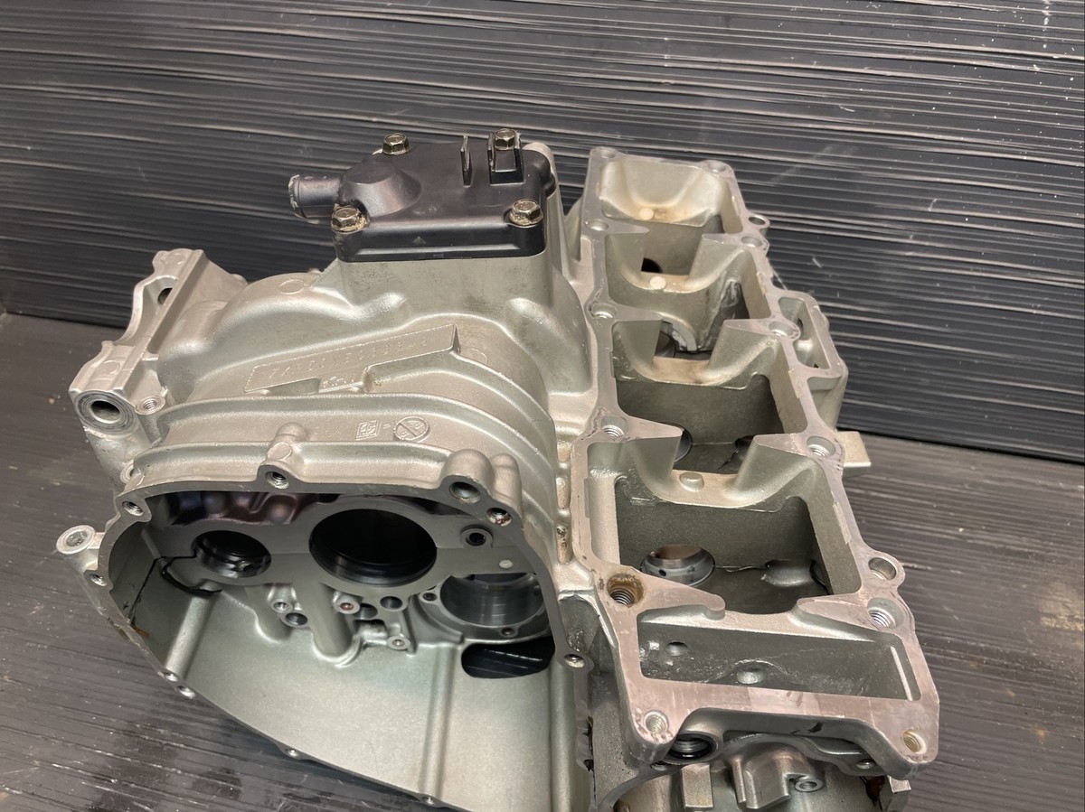 1997 Kawasaki Ninja ZX7R Engine cases, motor block assembly #41024