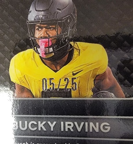 Selecciones de draft Panini Prizm 2024 Bucky Irving Pick Auto Green Pulsar RC #/25 - Imagen 3 de 7