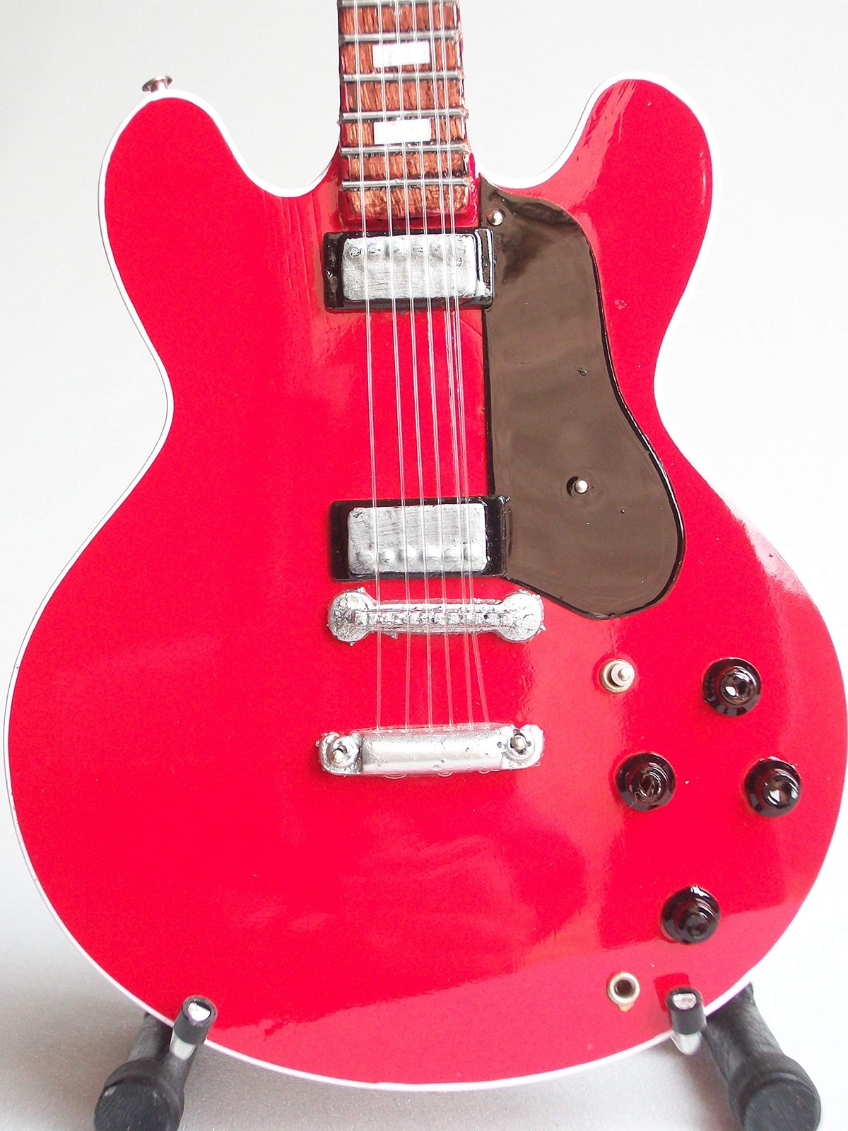 Миниатюрная копия Chitarra Da Collezione в Леньо, Чак Берри, Нью-Йорк