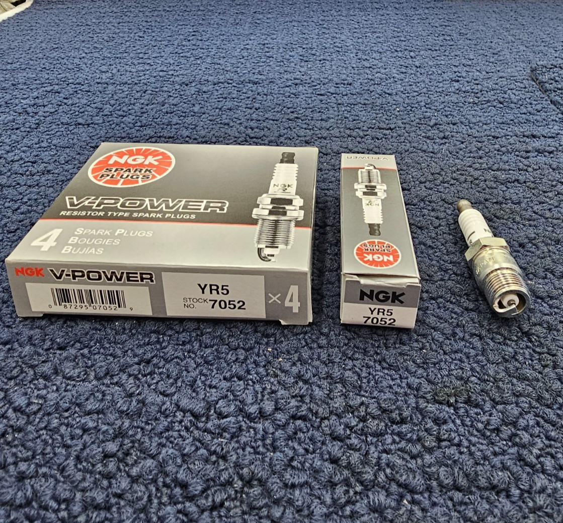 QTY 4 NGK 7052 YR5: V-Power Spark Plugs for T16R-U RV12C R46T R45T R44T MR44T