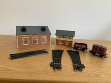 Hornby OO Gauge R504 Locomotive Shed / Signal Box / Points / Plank & Silo Wagon