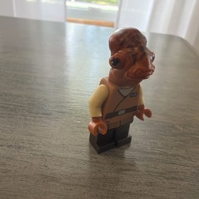 LEGO Star Wars Admiral Ackbar Medium Nougat Robe SW0719 Minifigure 75140 Ep. 7