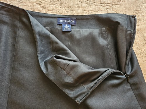 Falda midi forrada negra 100 % seda Ann Taylor, cremallera lateral, talla 6 - Imagen 3 de 6