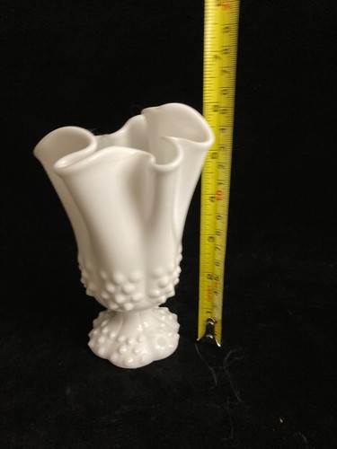 Vintage Fenton Hobnail Milchglas Trompete Vase geraffter Rand 6" - Bild 6 von 8