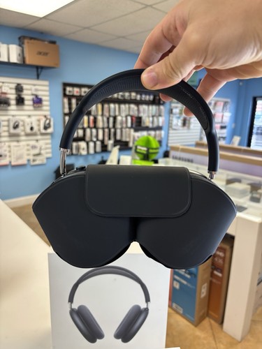 AirPods Max USB-C Black w/ Smart Case With Apple Care Till Jan 2026 - Picture 7 of 14